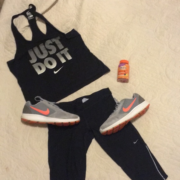 Nike Shoes - "Nike Revolutions" Running Shoe 🏃